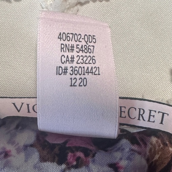 Victoria’s Secret Floral Camisole Tank Size L 🎀 - Picture 2 of 6